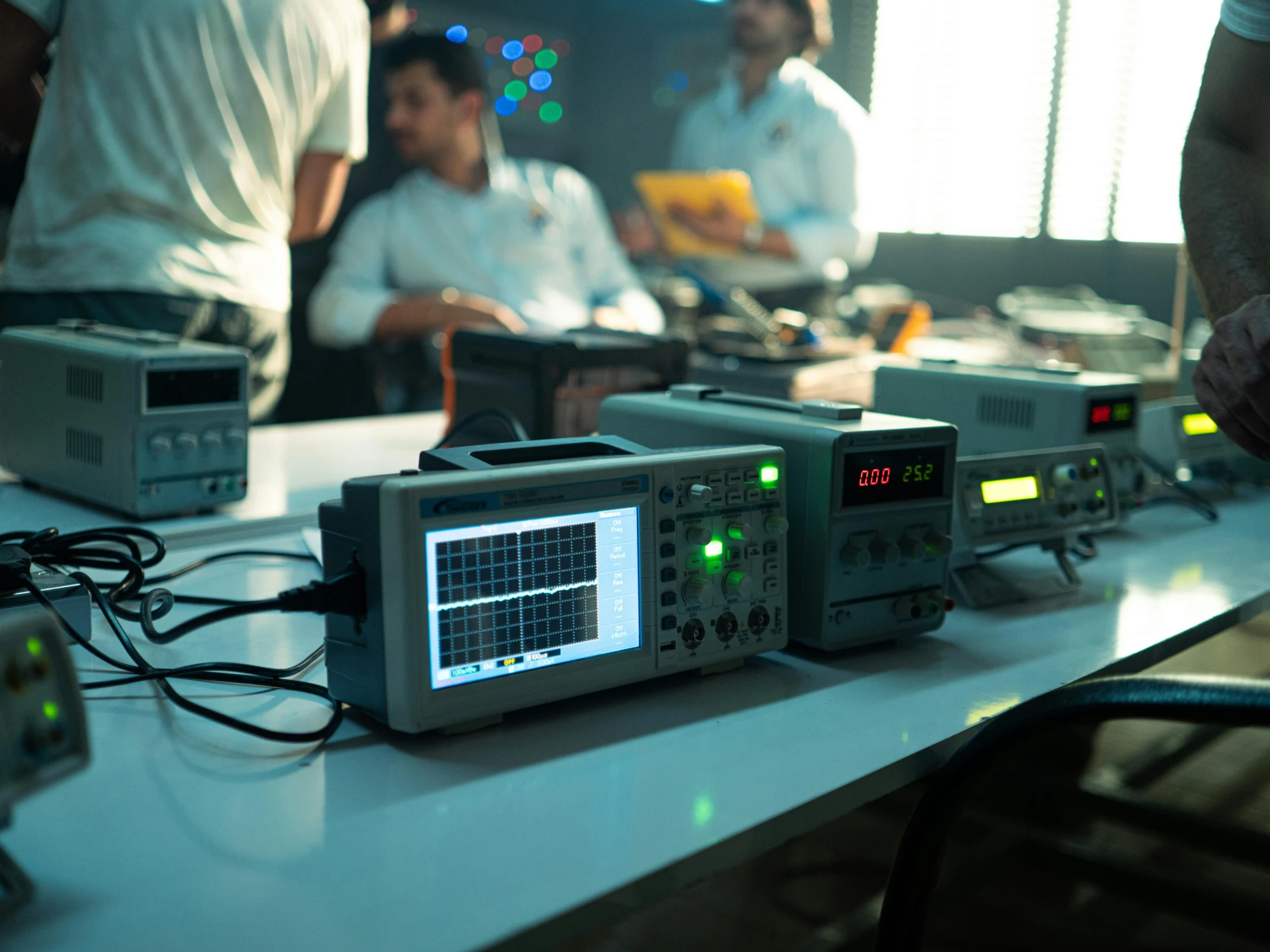 développement C++ embarqué en laboratoire électronique industriel